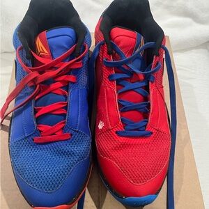 Nike Ja 1 us men 12
Only worn indoors no box